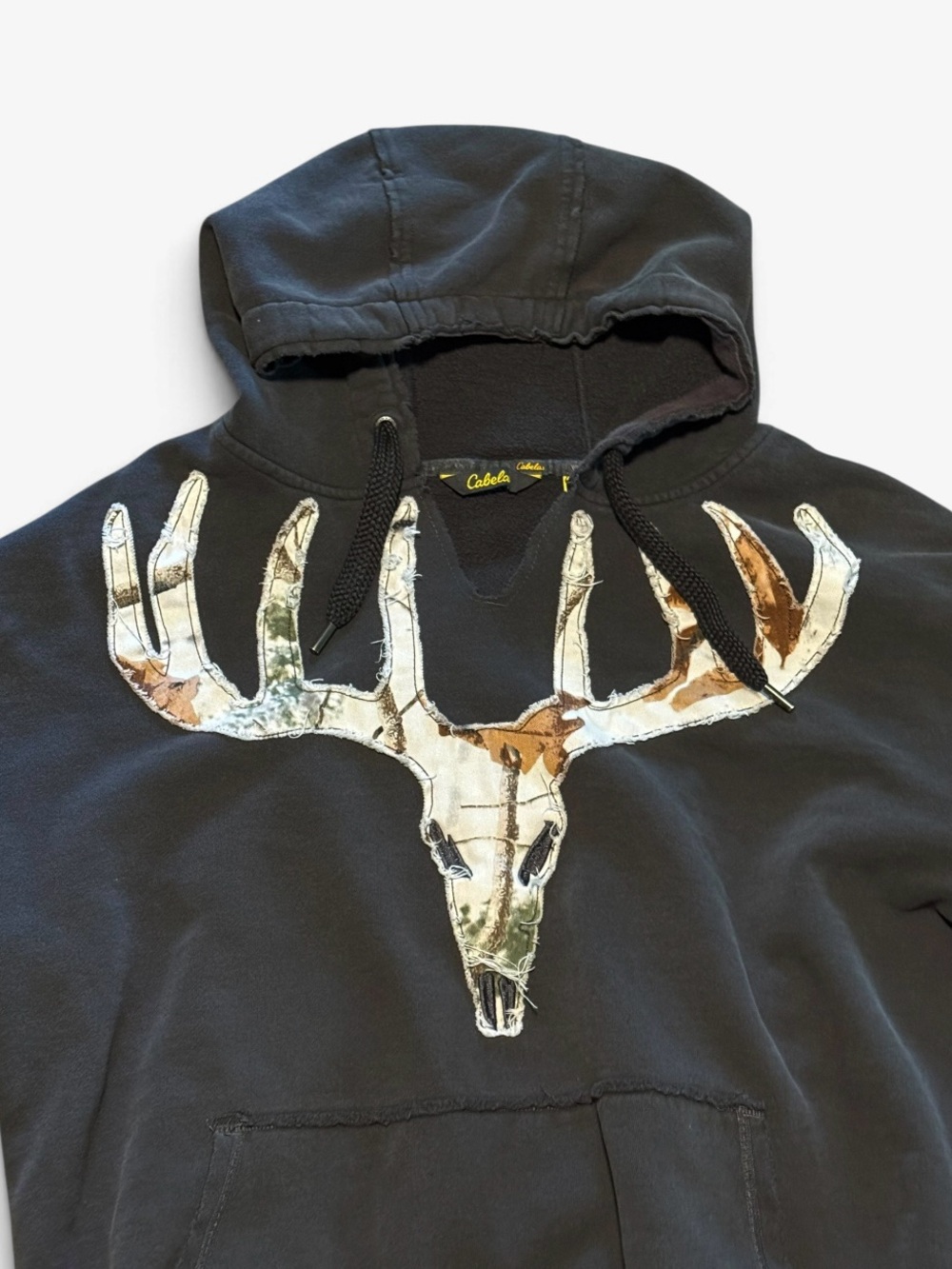Cabela’s Men’s Distressed Grey Camo Deer Skull Graphic Hoodie Size Large